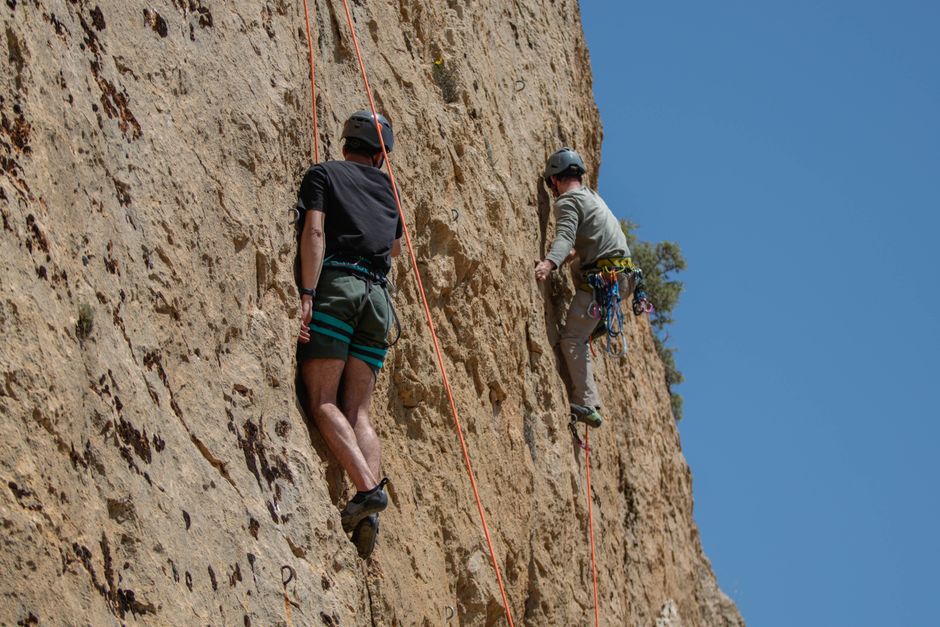 Full-day abseiling and rock climbing combo at Blue Mountains