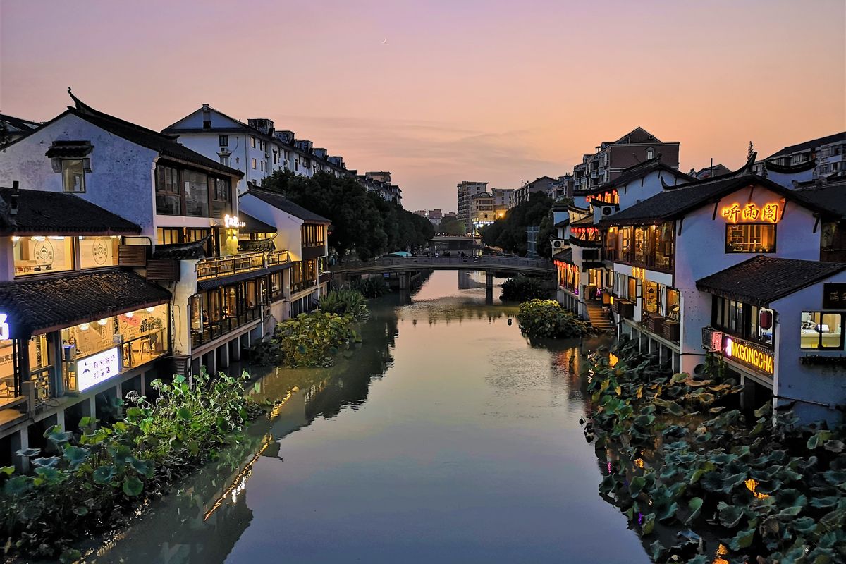 Shanghai Day Trip of Zhujiajiao Water Town, Jade Buddha Temple and Tianzifang
