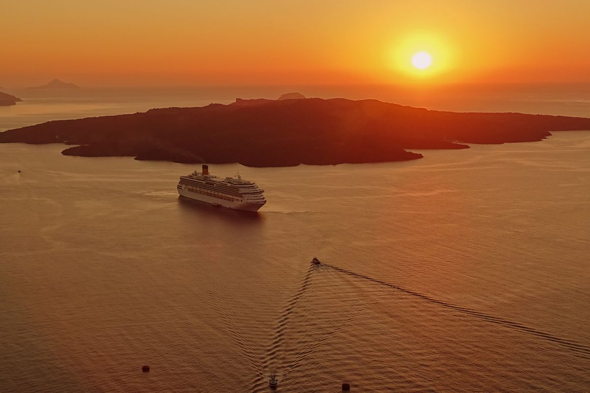 Guided e-bike tour in Santorini