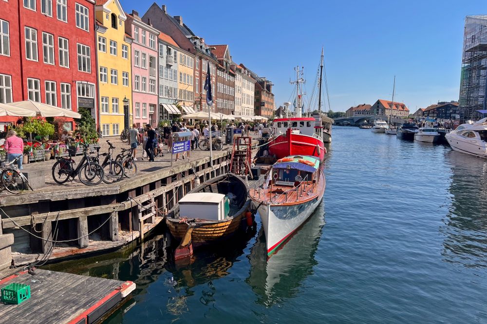 Admire Copenhagen from land and sea in a private tour